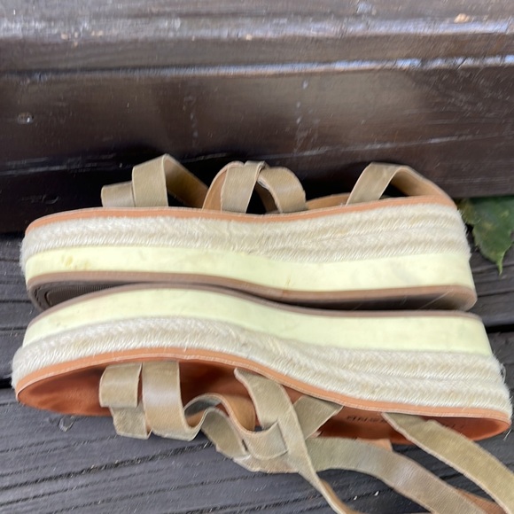 Lucky Brand Strappy Platform Sandles - Picture 5 of 8